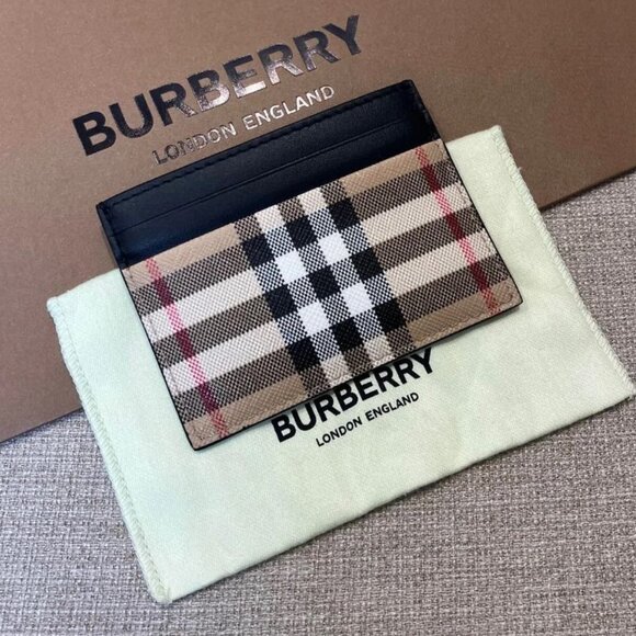 Burberry Accessories - NWT Burberry Check leather card holder